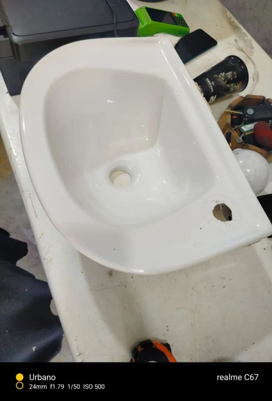 Bathroom sink441139920665978884