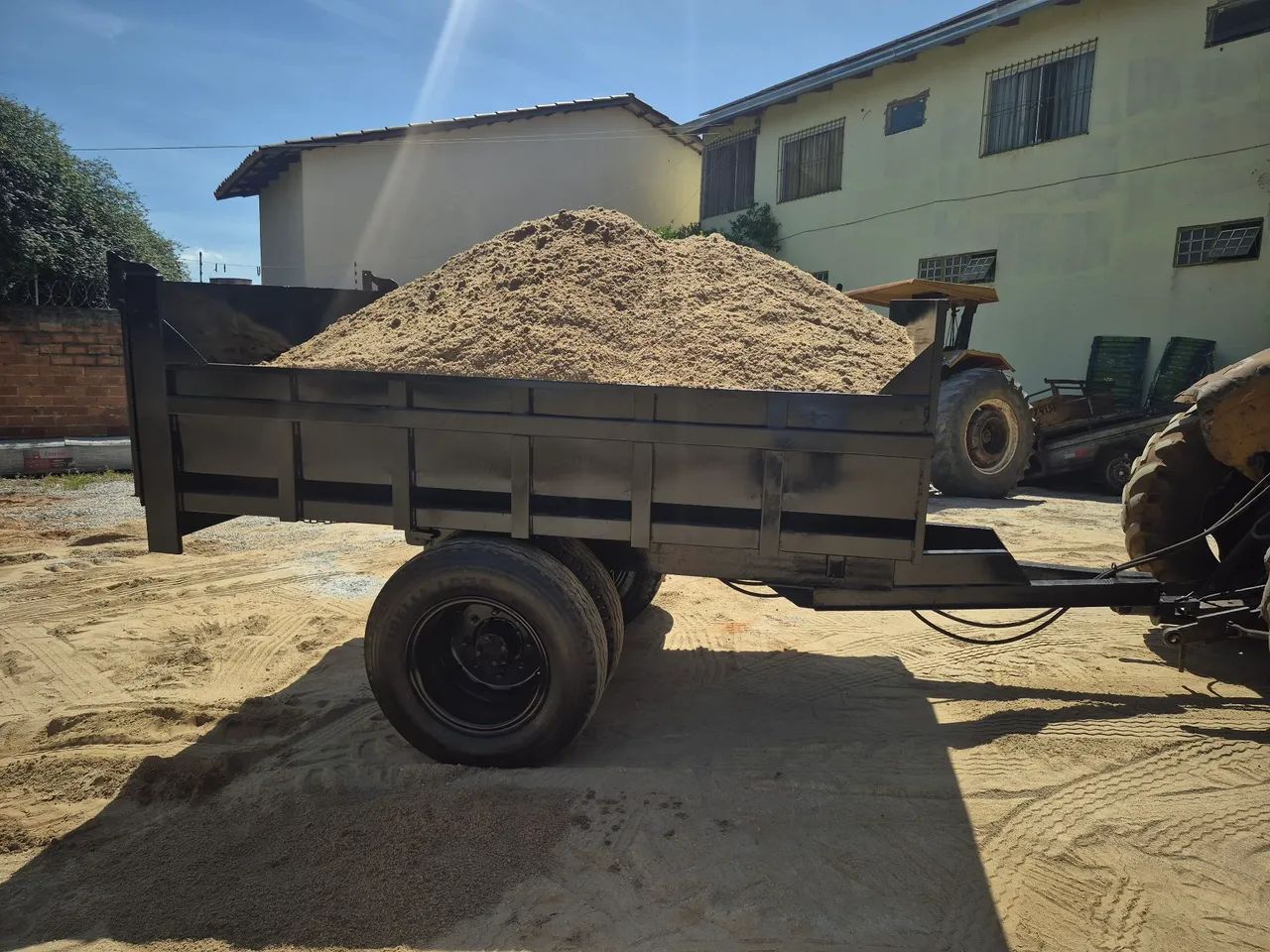 Carreta Agrícola basculante Hidráulica  - Foto 4
