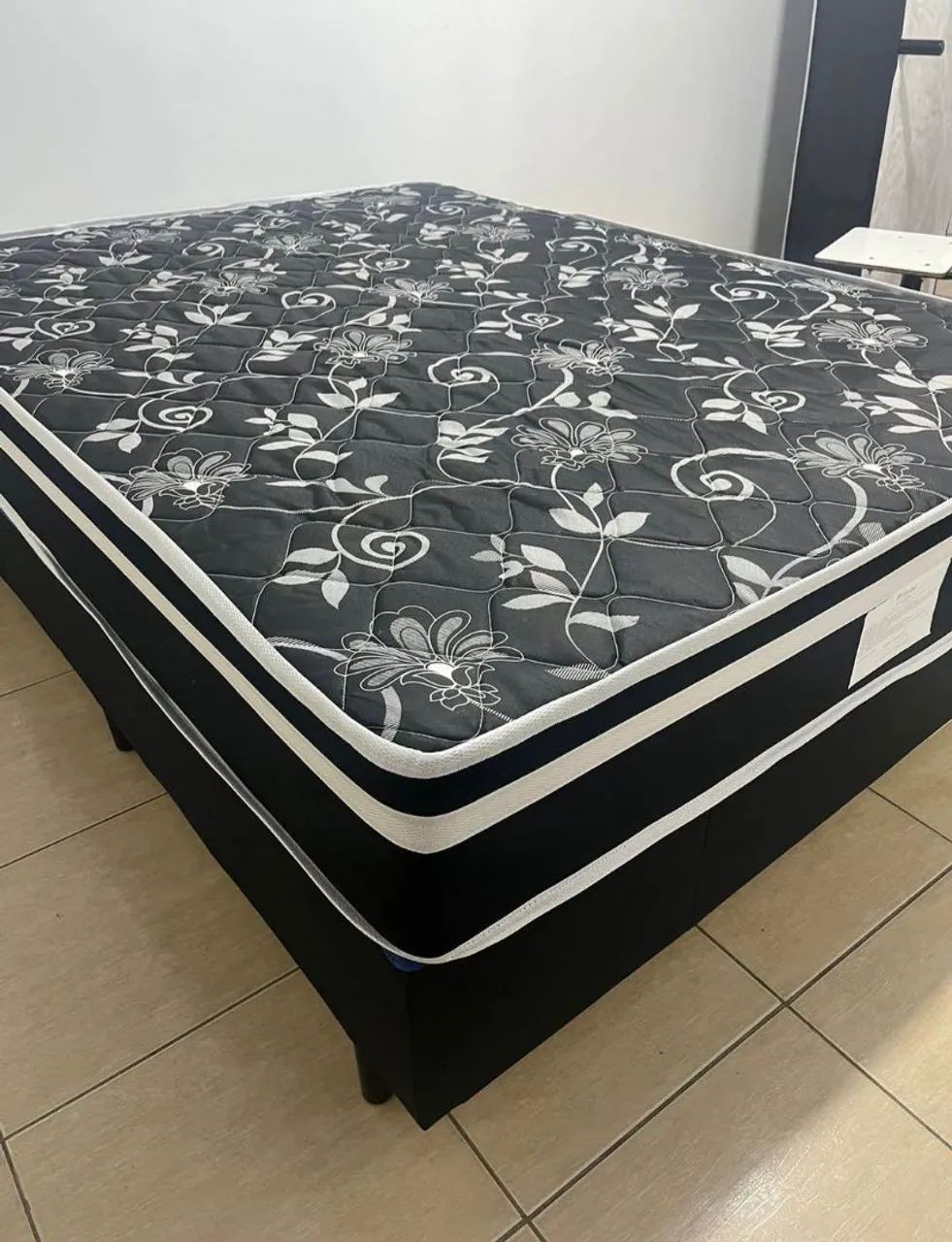 BASE + COLCHÃO DE QUALIDADE D33 TEMOS COM MOLAS OU SEM FRETE GRÁTIS 