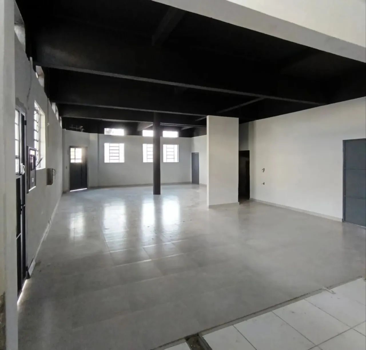 MÁFFER IMÓVEIS ALUGA  LOJA COMERCIAL DE ESQUINA  Av. Brasil | Bairro São João  Porto Alegr - Foto 2