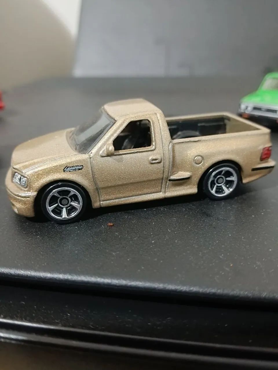 Pack Hotwheels 5 pick ups - Foto 4