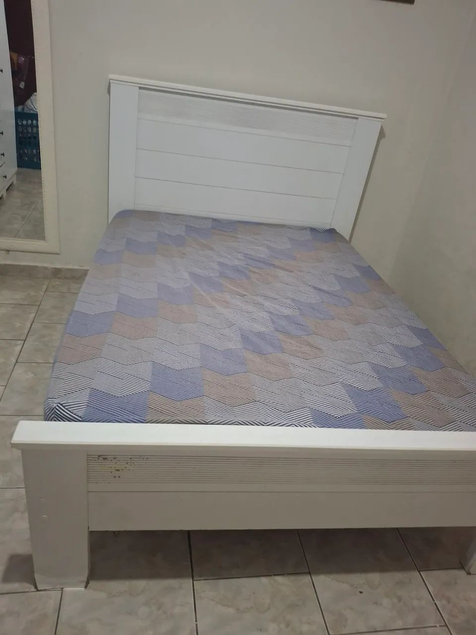 Cama casal com colchão 