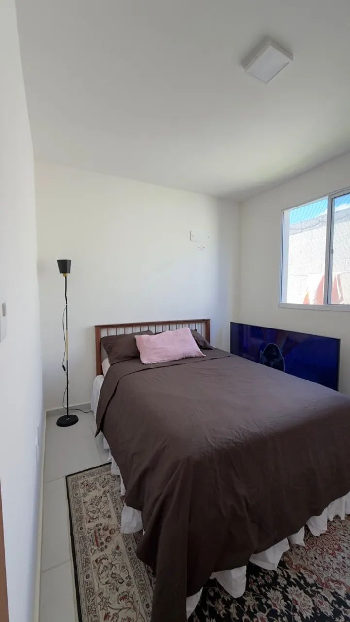 Cama de casal de madeira 