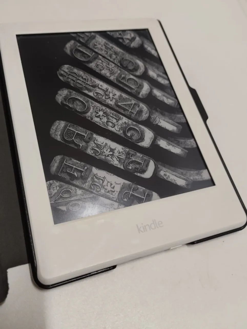 Kindle 8ª Geração Wi-Fi + Capa Magnética - Perfeito Estado