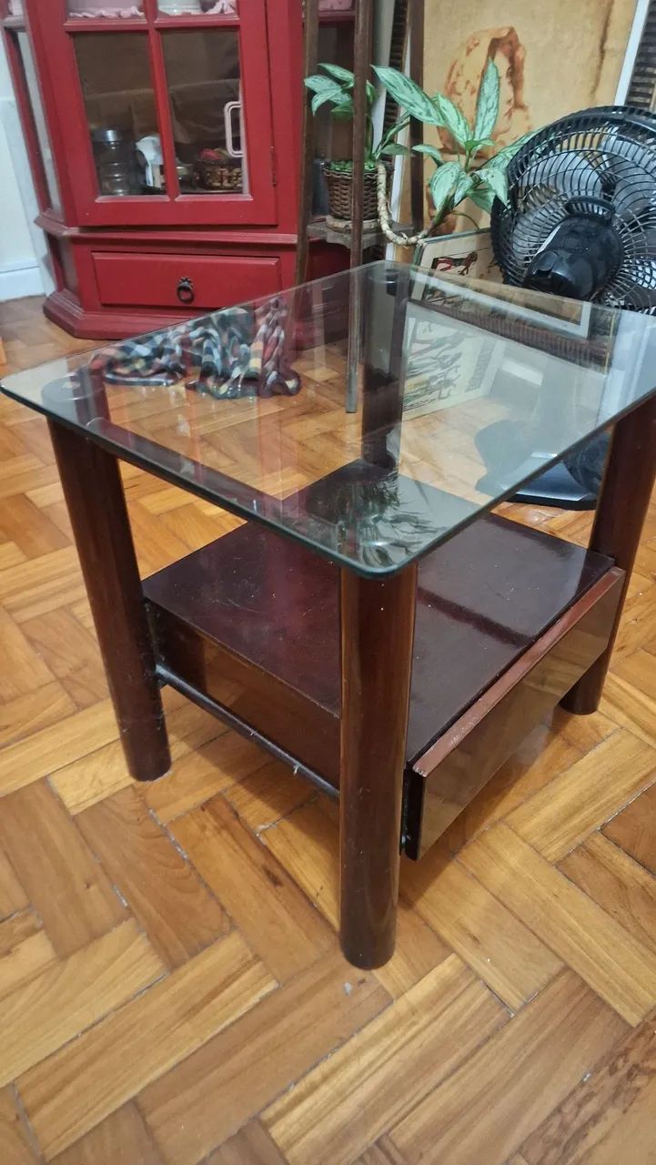 Mesa lateral em madeira com tampo de vidro e gaveta - Foto 3