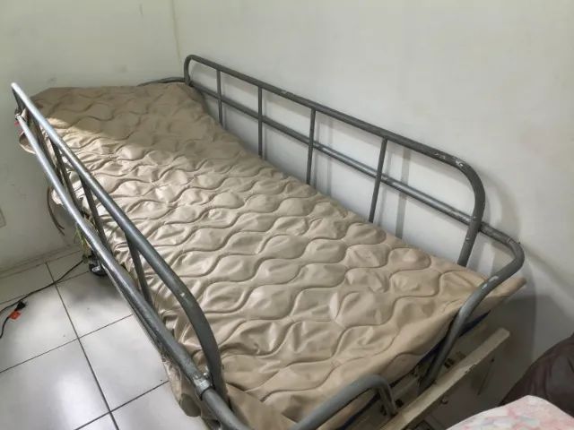 Cama Hospitalar 2 manivelas - Foto 2