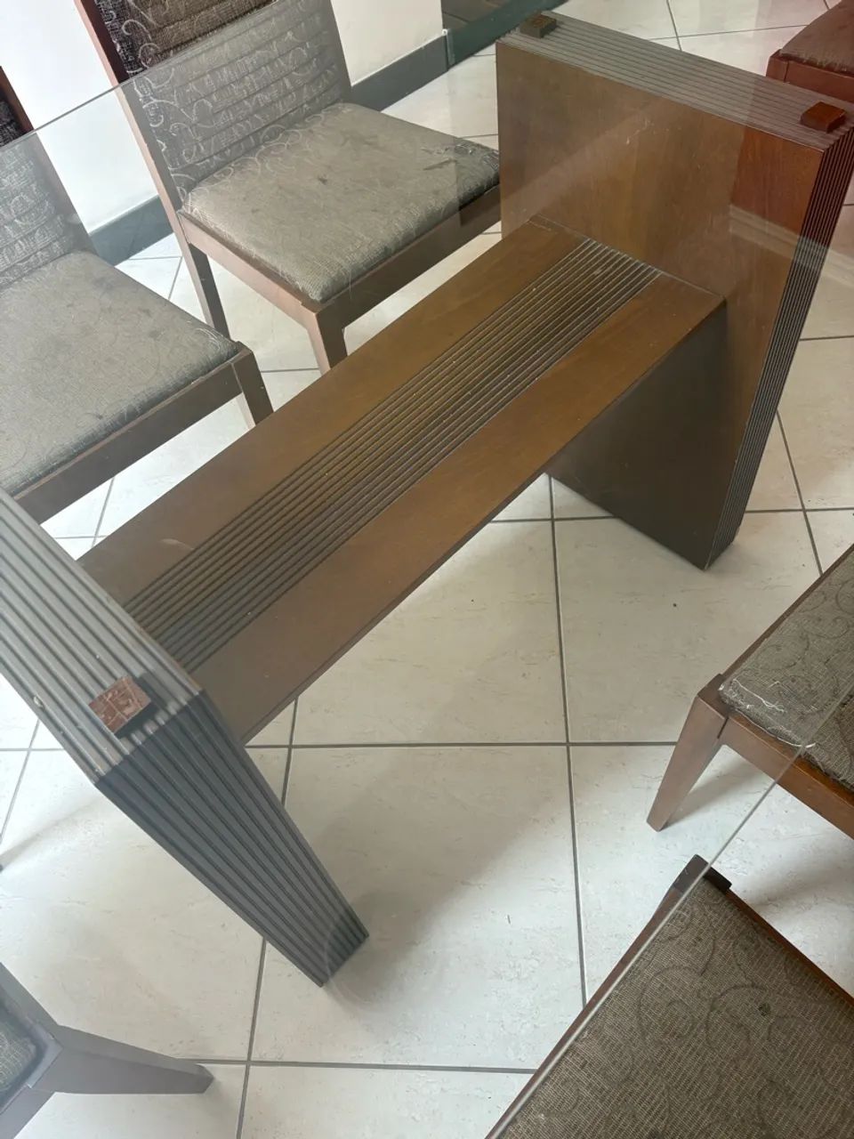 Mesa tampo vidro e madeira - 8 cadeiras - Foto 5