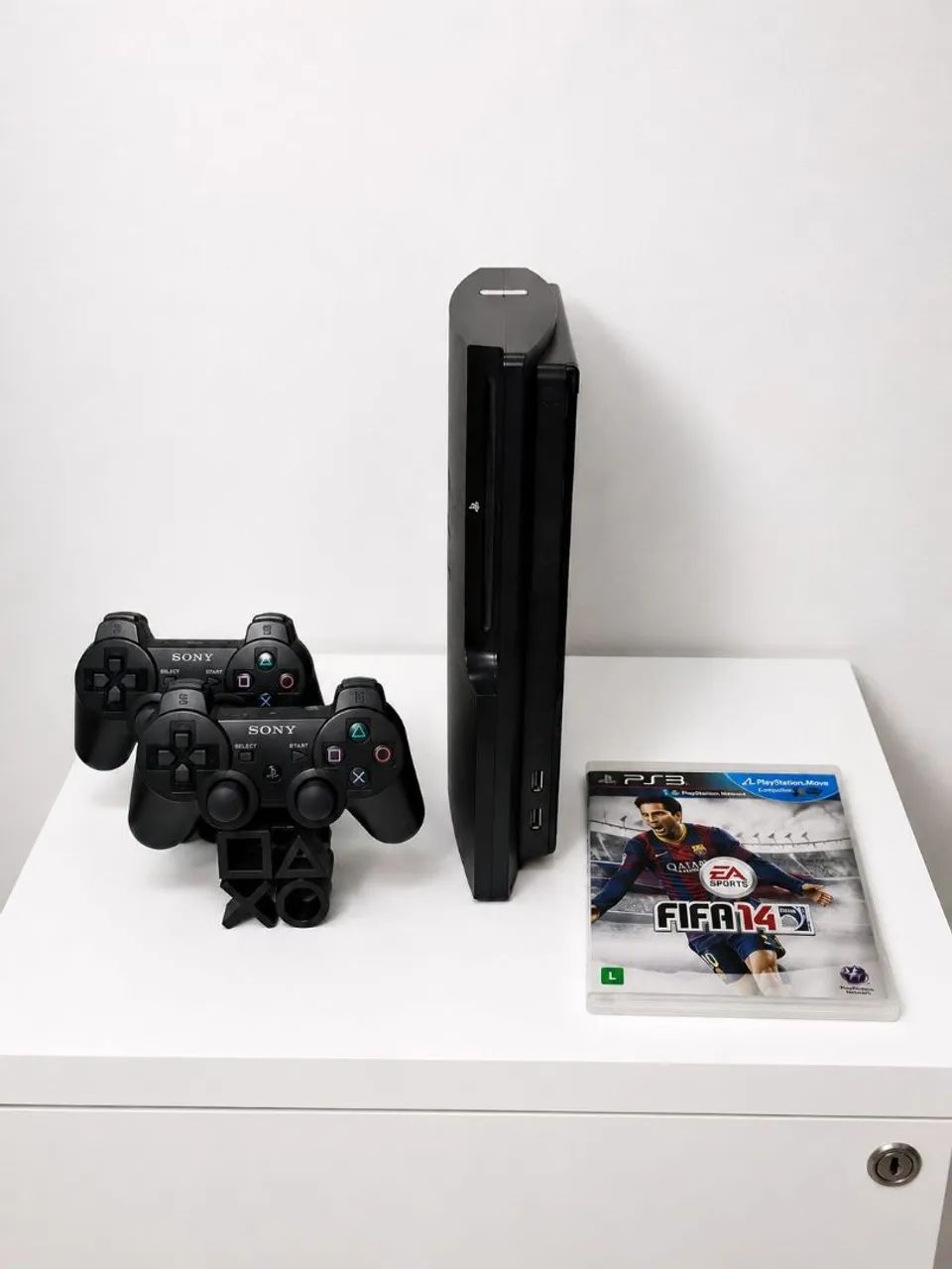 Playstation 3 com 2 controle + 1 jogo