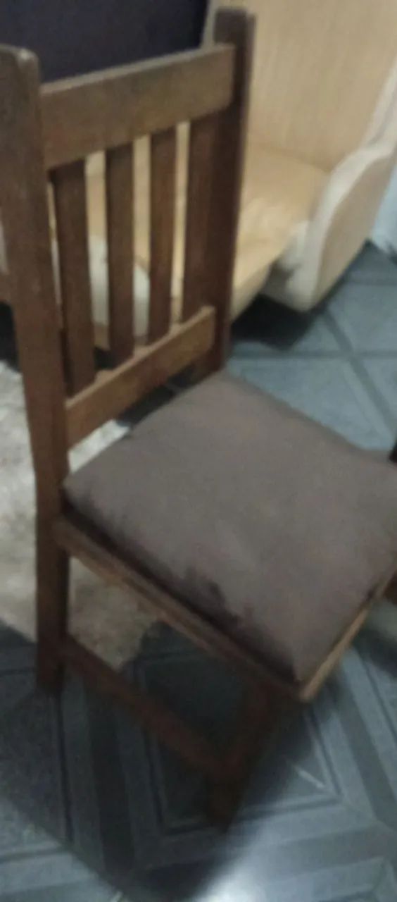 Mesa de madeira imbuia com 6 cadeiras e tampo de vidro temperado  - Foto 5