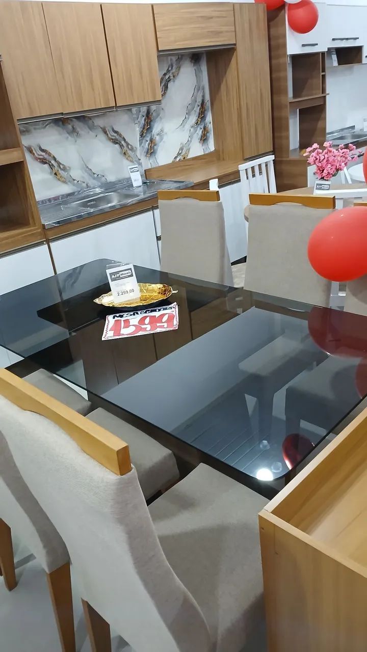 Mesa com 6 cadeiras 