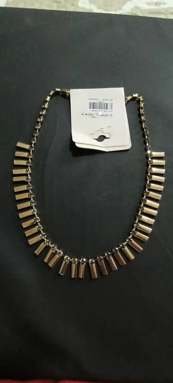 Colar dourado chic ( bijuteria)