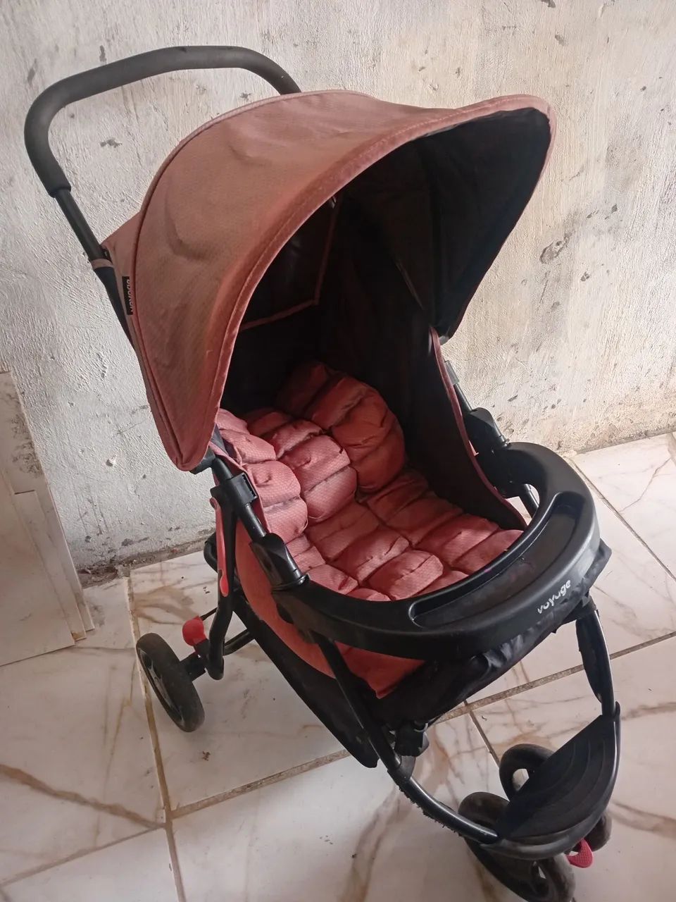 Vendo um carinho de bebê 