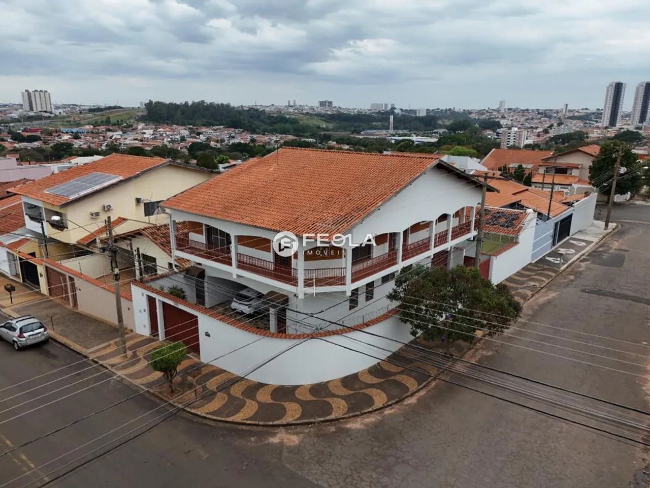 Casa à venda em Santa Bárbara D'Oeste, Vila Grego, com 3 quartos, com 377.84 m²
