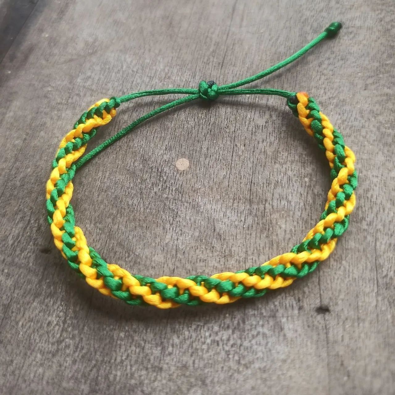 Pulseira macrame tubular cores do Brasil  - Foto 4