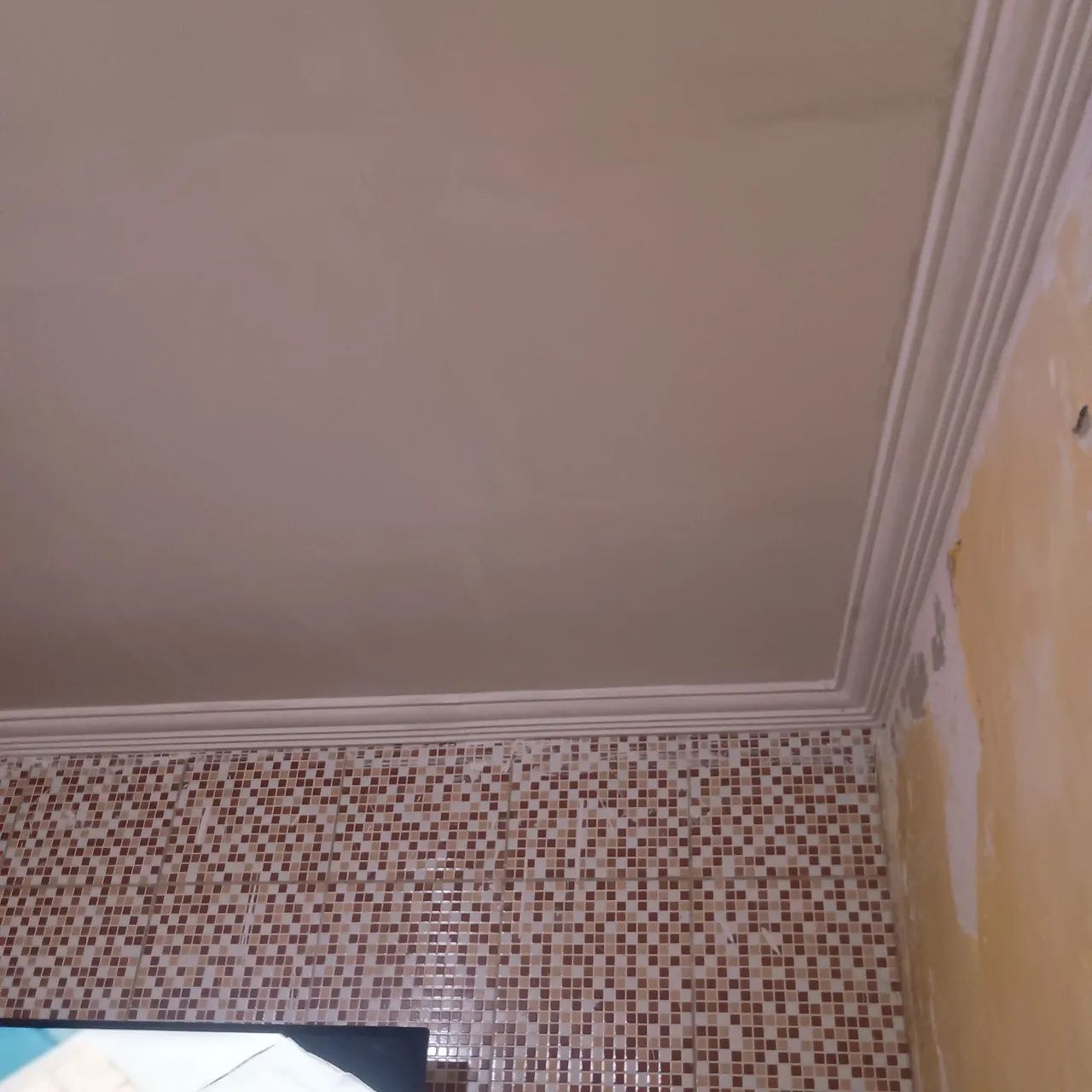 Serviço de gesso, pintura e iluminação