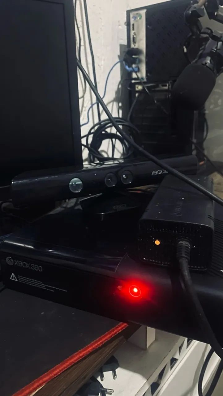 Xbox 360 super slim com Kinect 