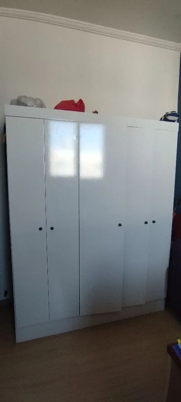 Guarda-Roupa de Alta Qualidade - Seminovo e em Excelente Estado