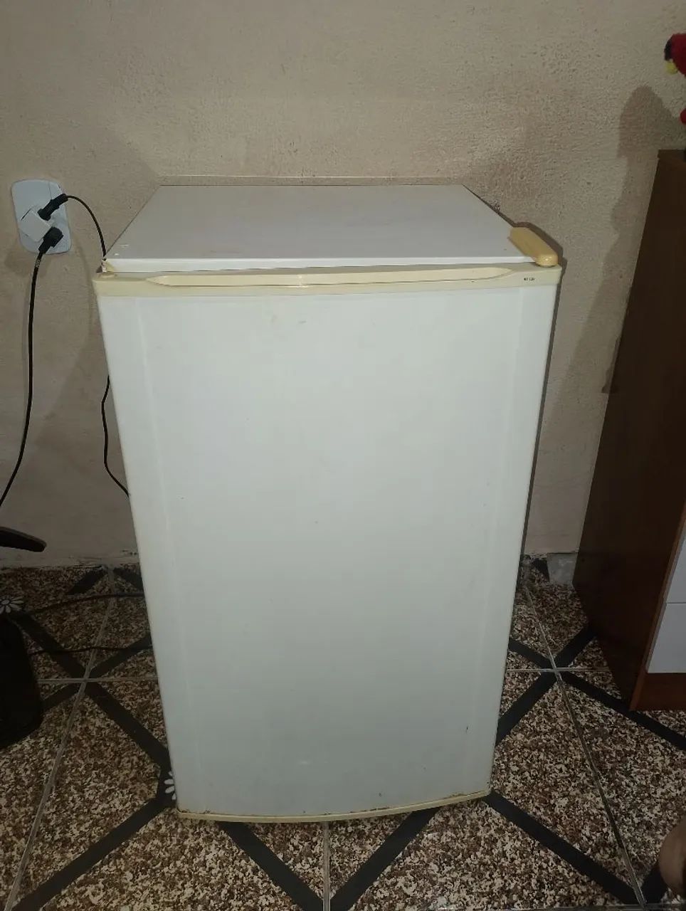 Frigobar Electrolux RE120 modelo compacto de 122 litros - Foto 4