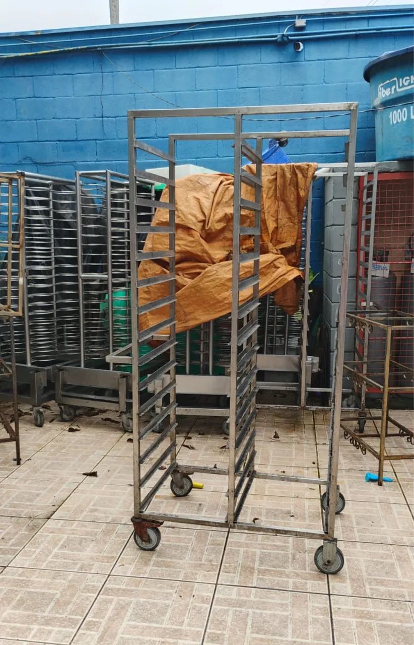 Carrinhos de inox para pratos e bandejas.  - Foto 2