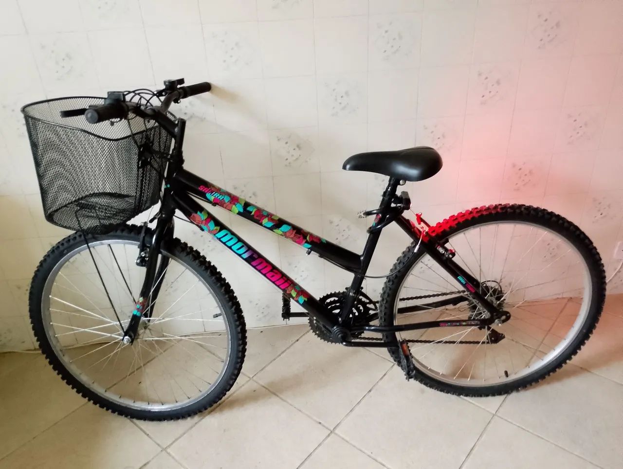 Bicicleta feminina MORMAII, com cesta.