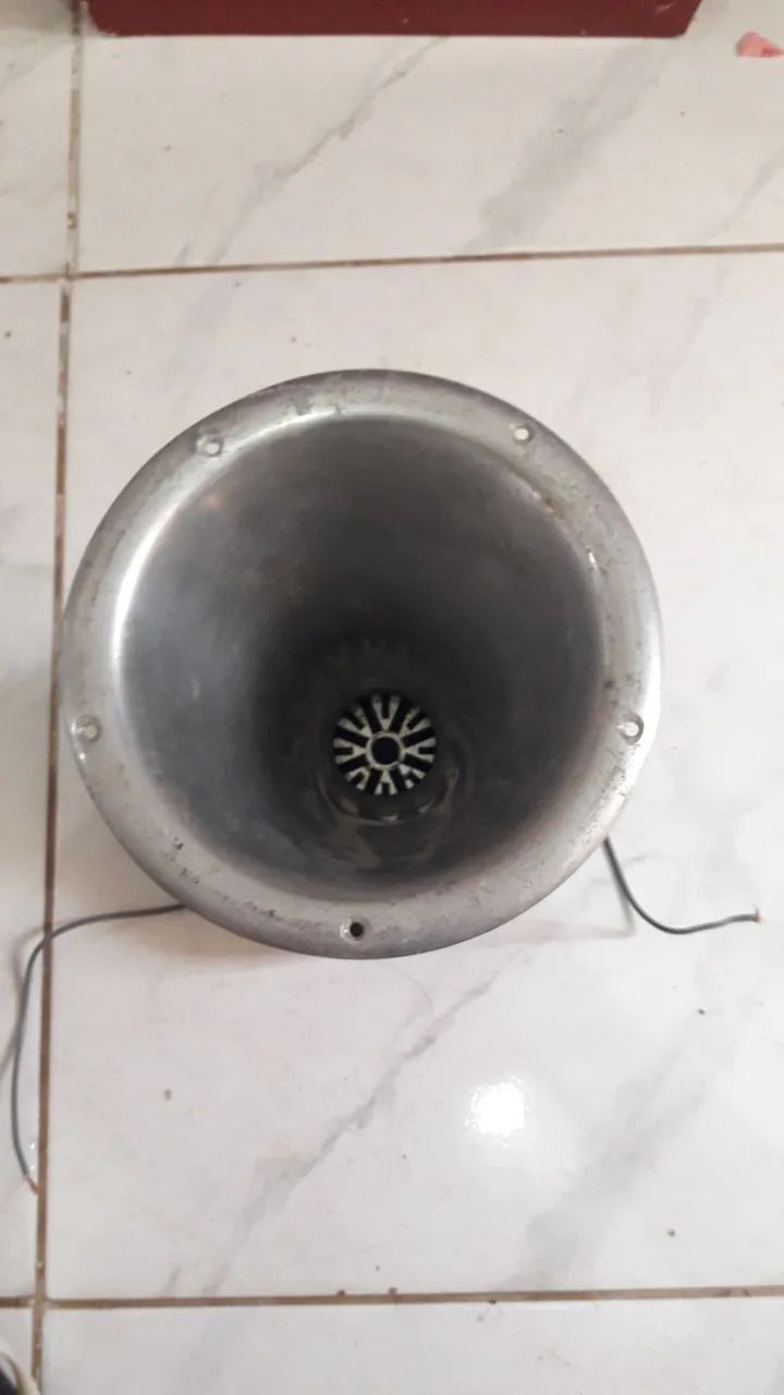 Vendo corneta 405 trio com o cone normal  - Foto 2