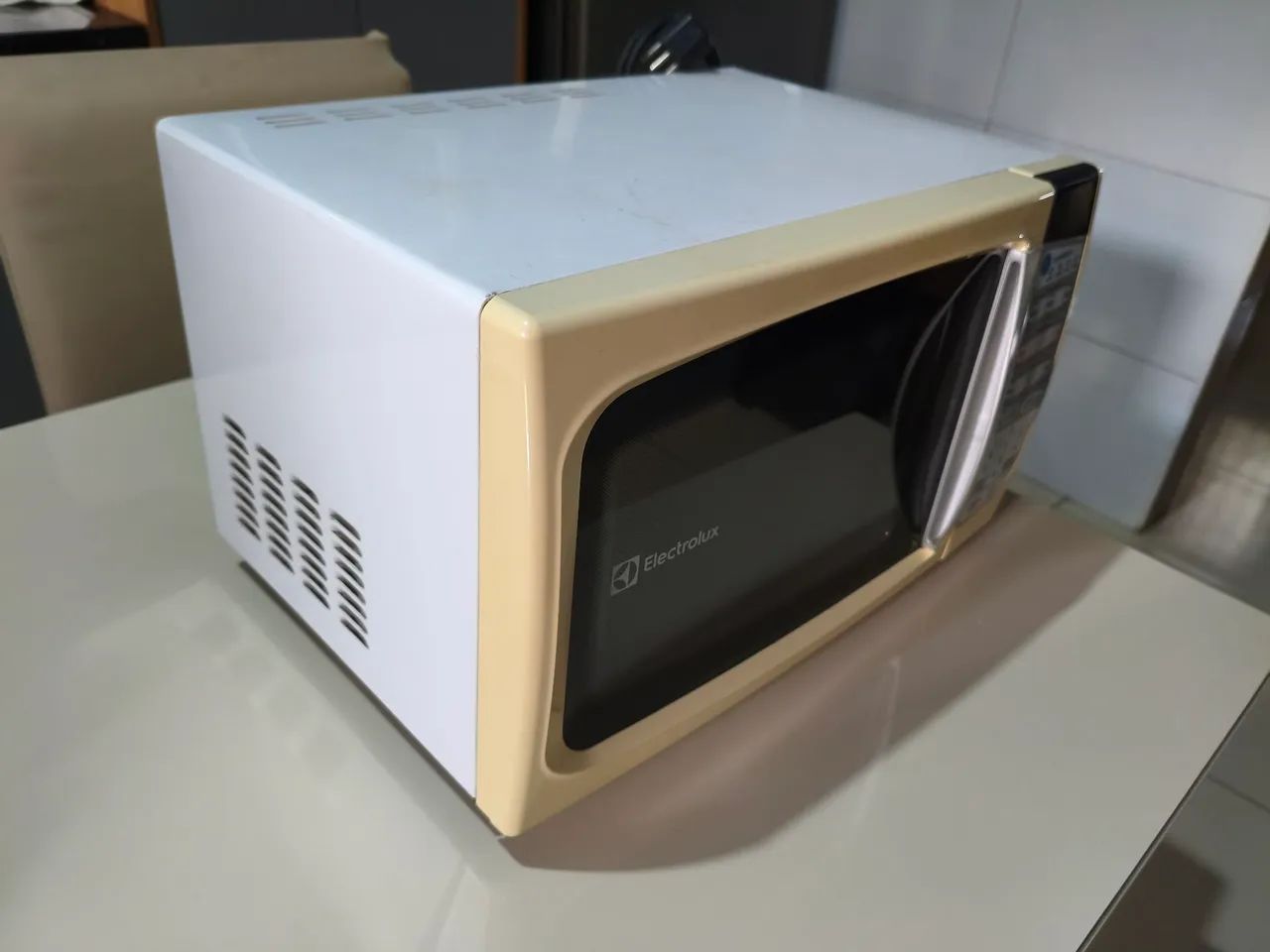 Microondas Eletrolux 20 litros  - Foto 2