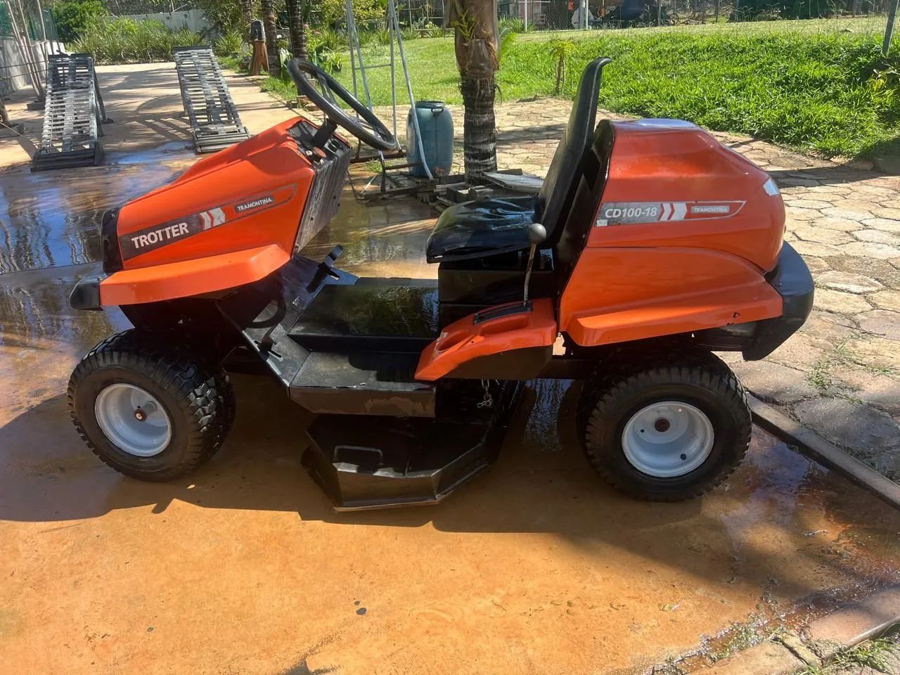 Trotter Cprtador de Grama Dirigível Tramontina 18hp - Estado de Zero - Foto 3