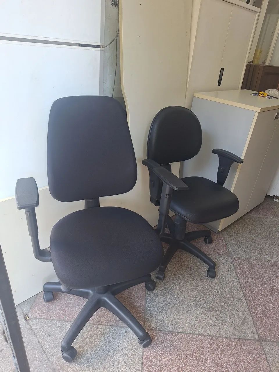 Cadeiras Giratória em bom estado. 