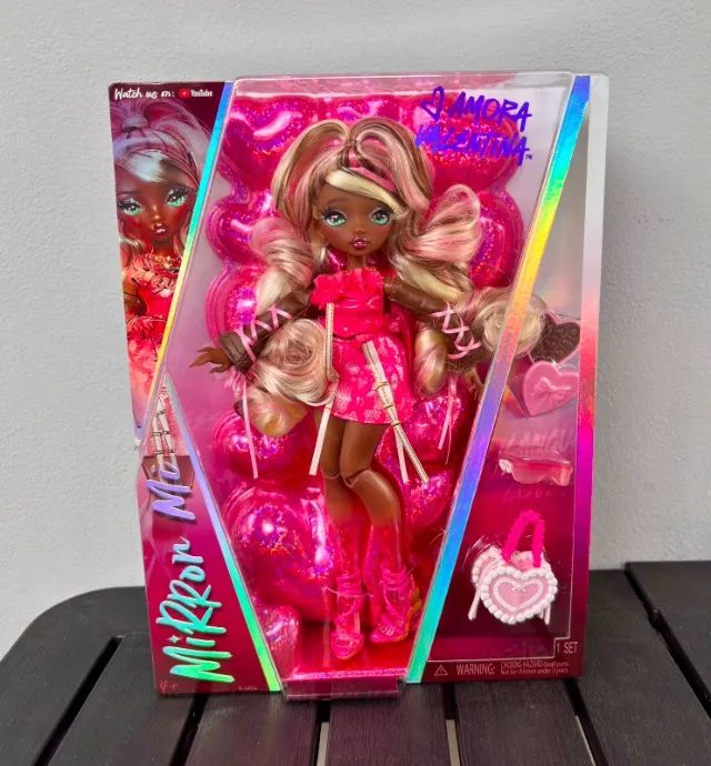 Boneca Mirror Mi Amora Valentina