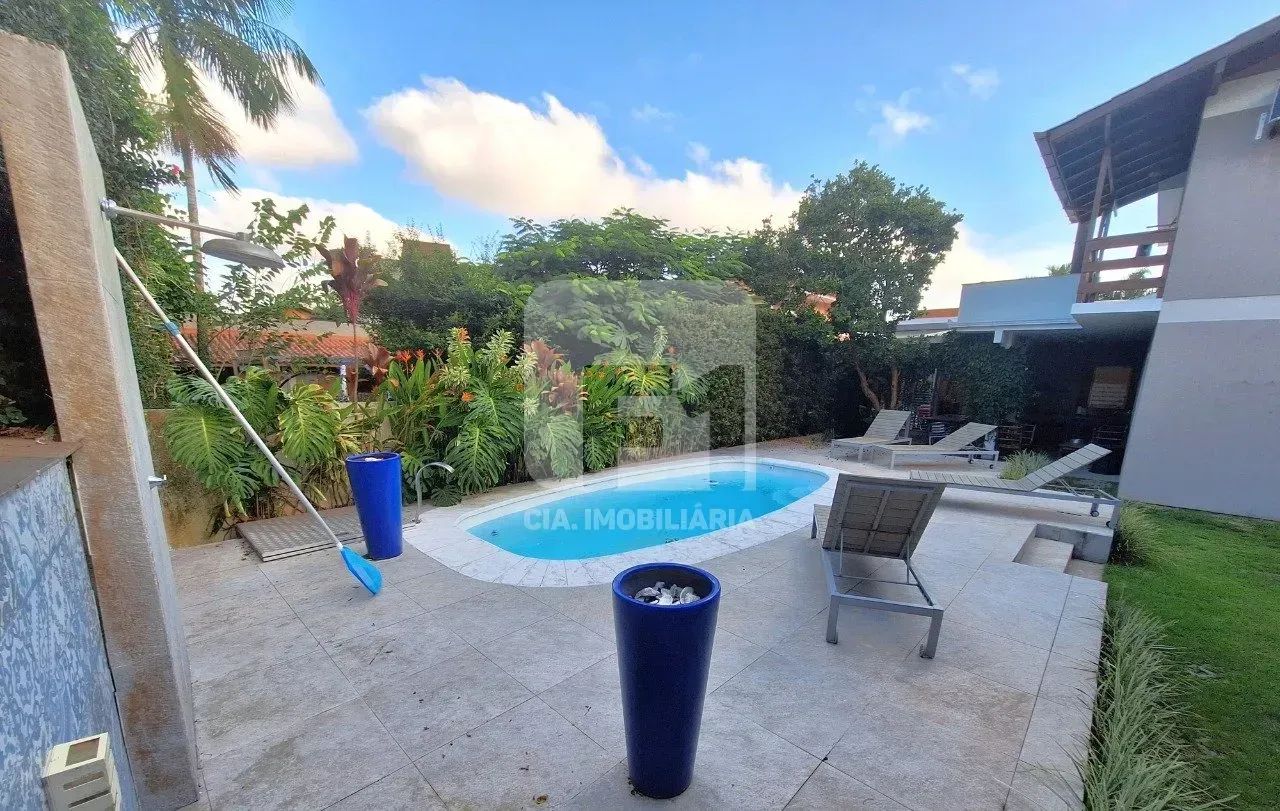 Casa de 5 dormitórios à venda no Sambaqui