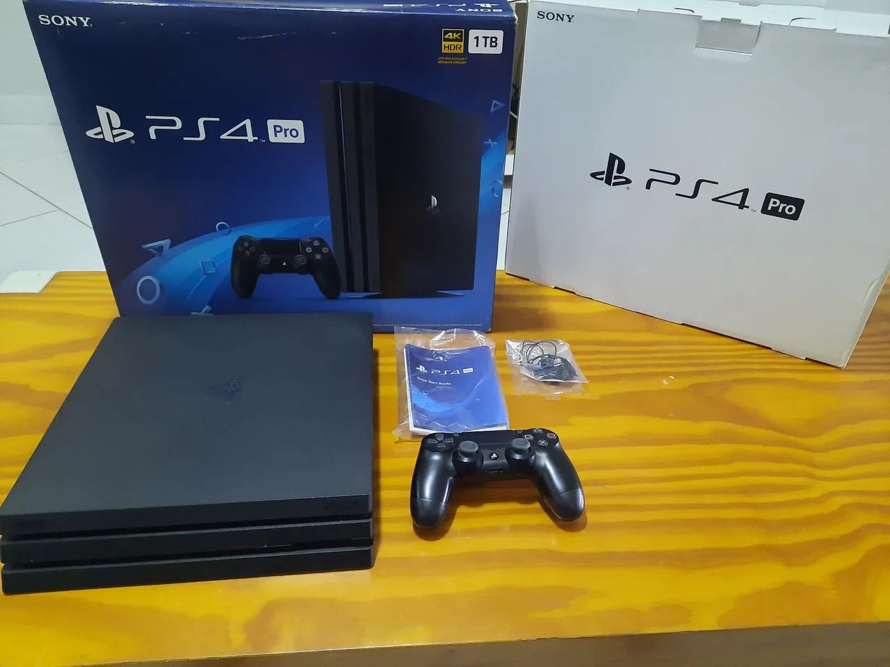 PS4 Pro 1TB - Aceito cartão 