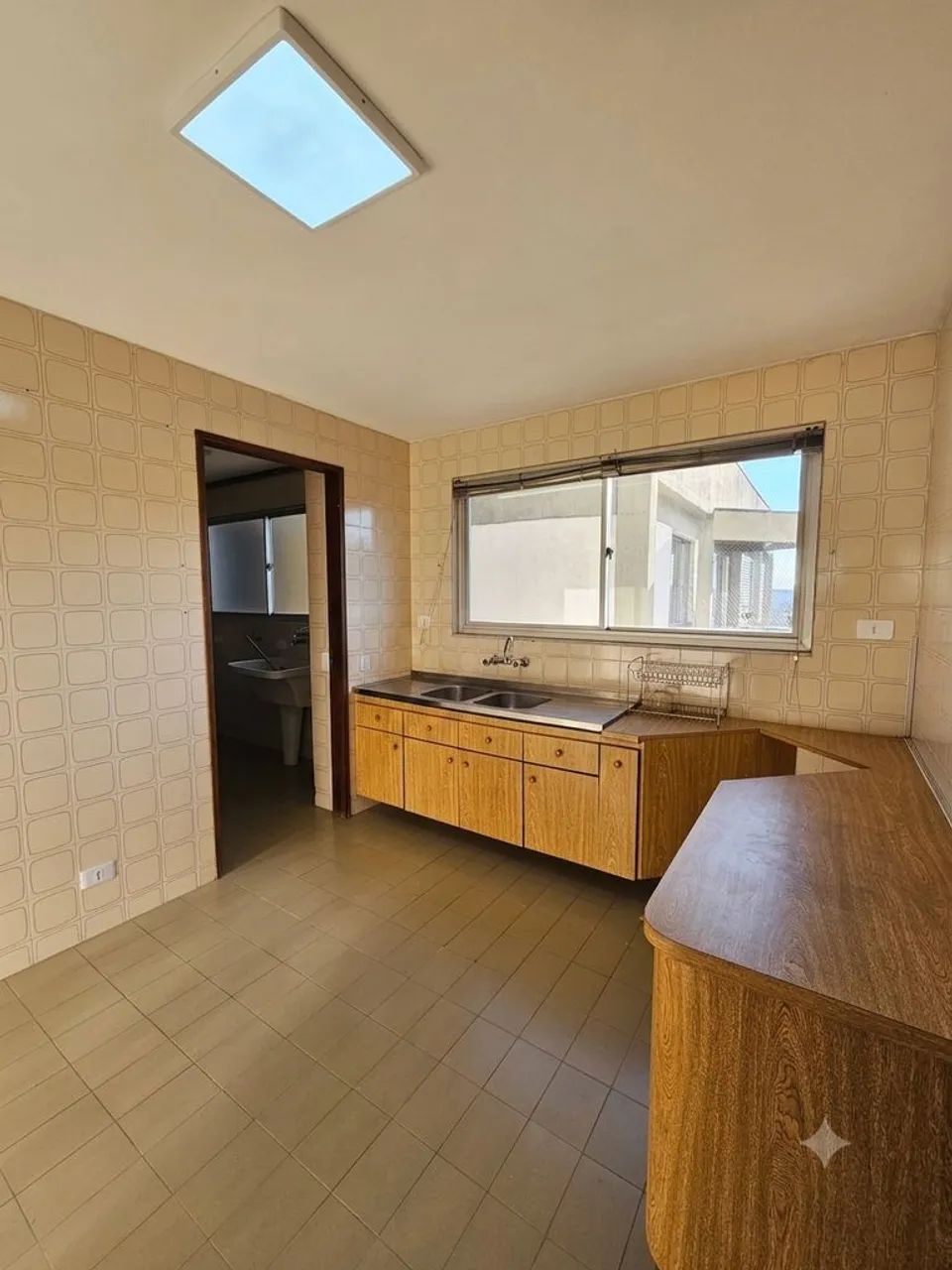Apartamento espaçoso com 3 quartos no Cabral - Foto 4