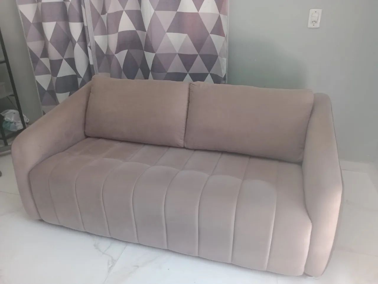 Vende-se um sofá 