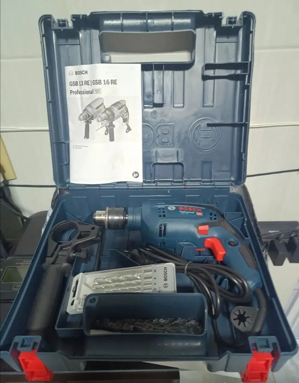 Furadeira e parafusadeira Bosch 750w - Foto 2