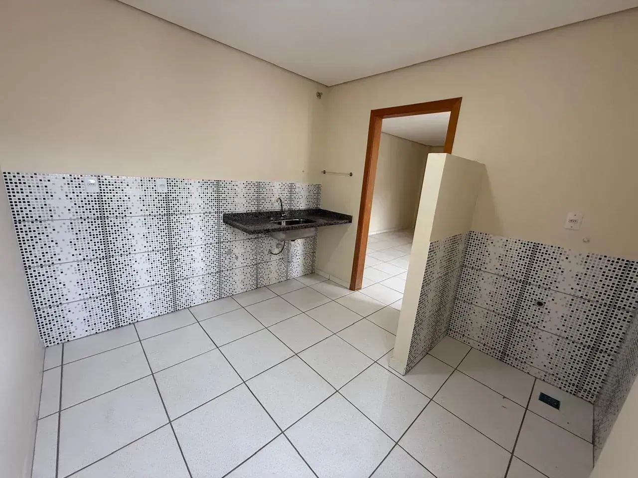Apartamento espaçoso e bem localizado com elevador - Foto 4