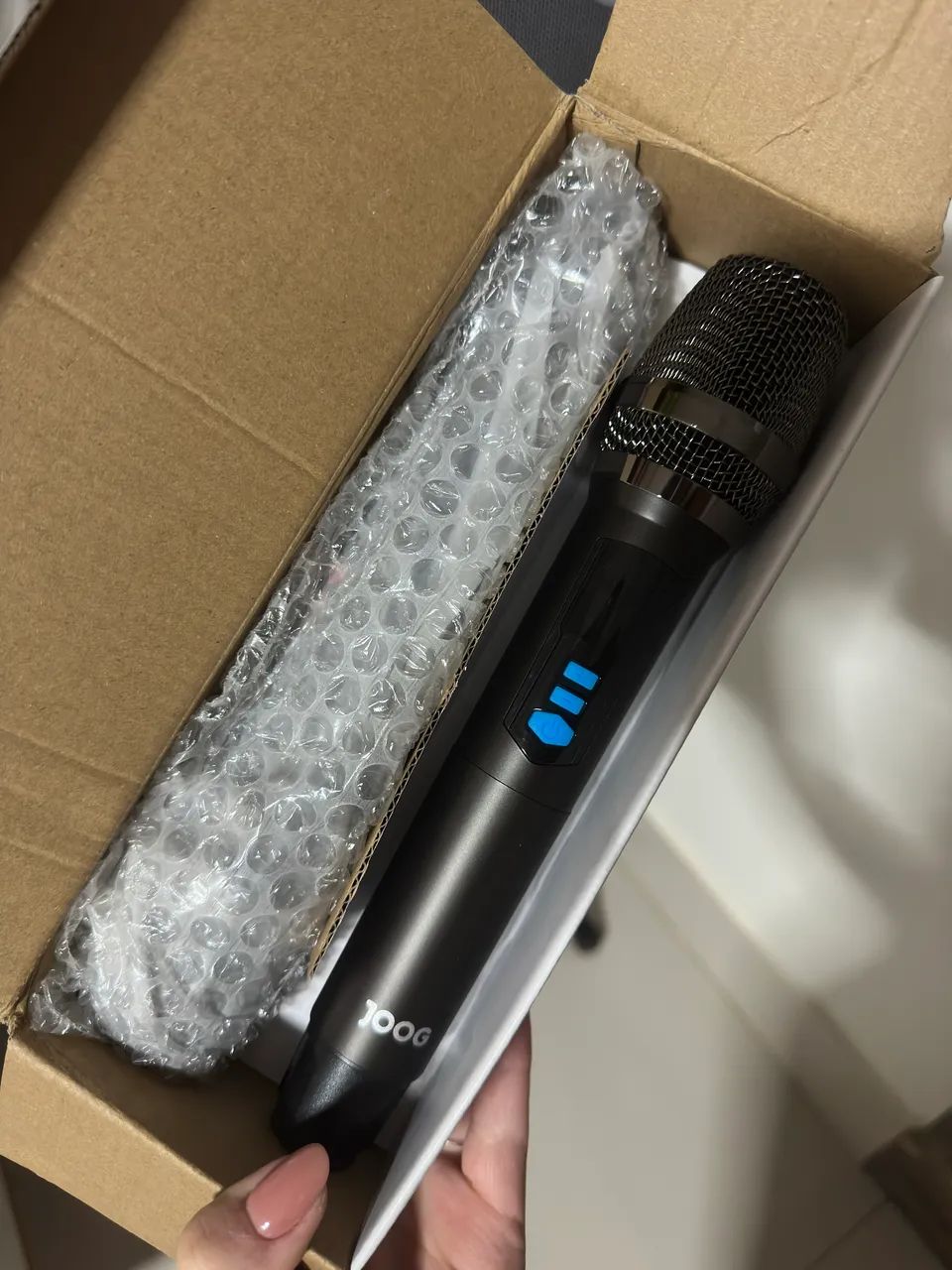 Caixa de som com tripé e 2 microfones em Goiânia  - Foto 3