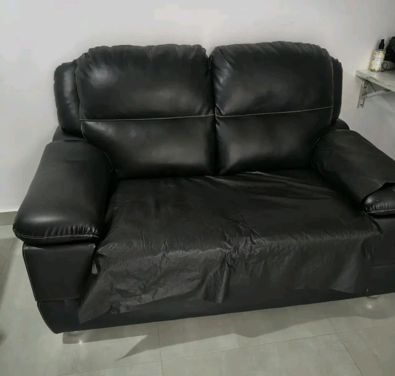 Vendo sofá dois lugares  - Foto 2