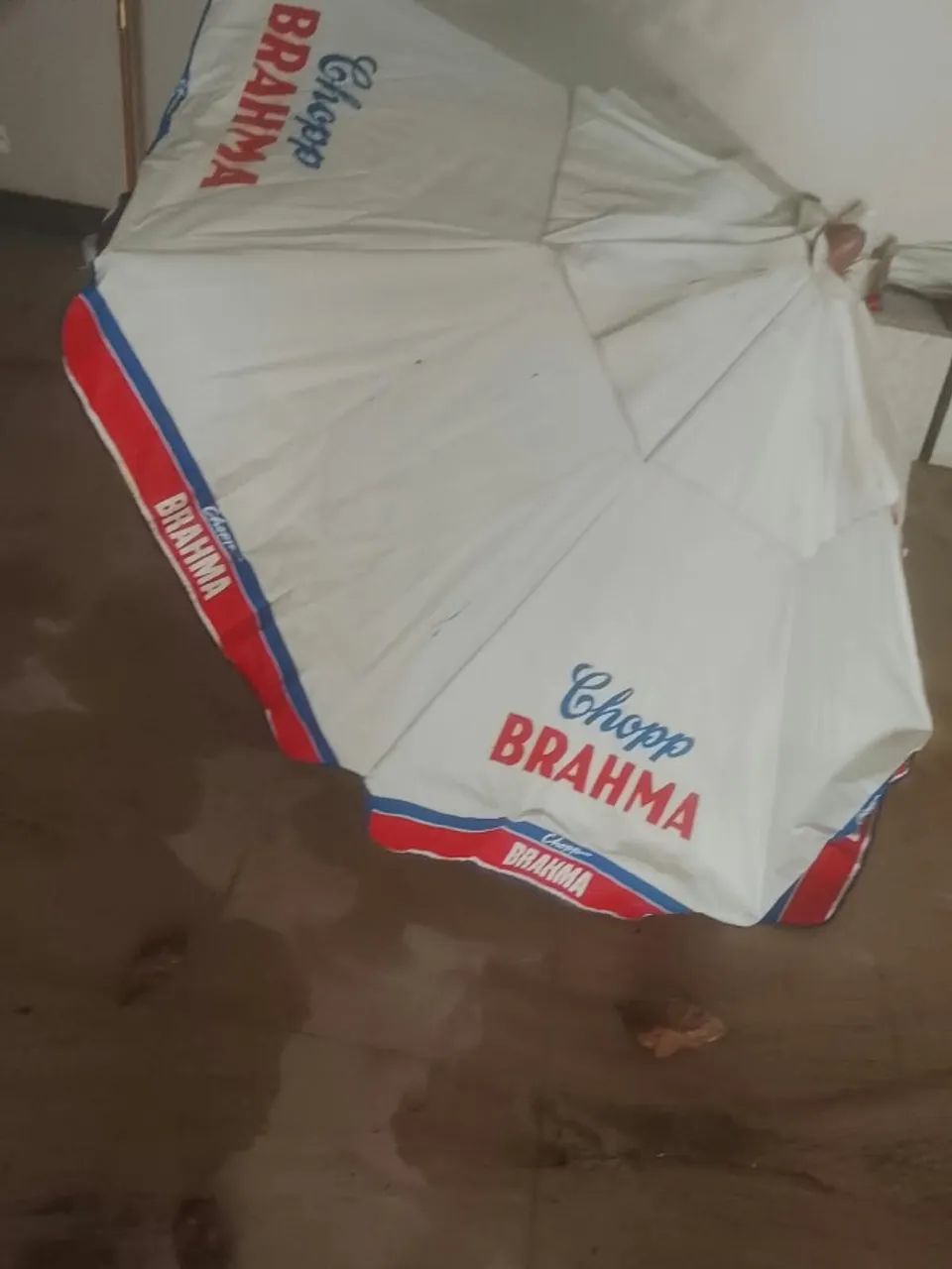 Cadeira de plástico 108 cadeira e 26 mesas 400 reais cada jogo  - Foto 5