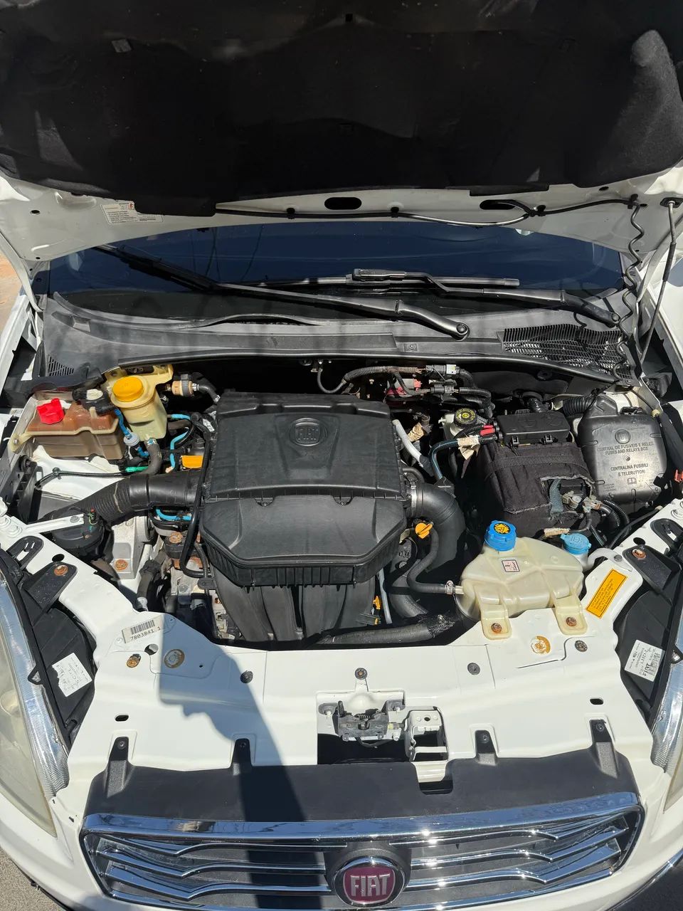 Fiat Linea Absolute 1.9/1.8 Flex Dualogic 4P 2015 - Foto 2
