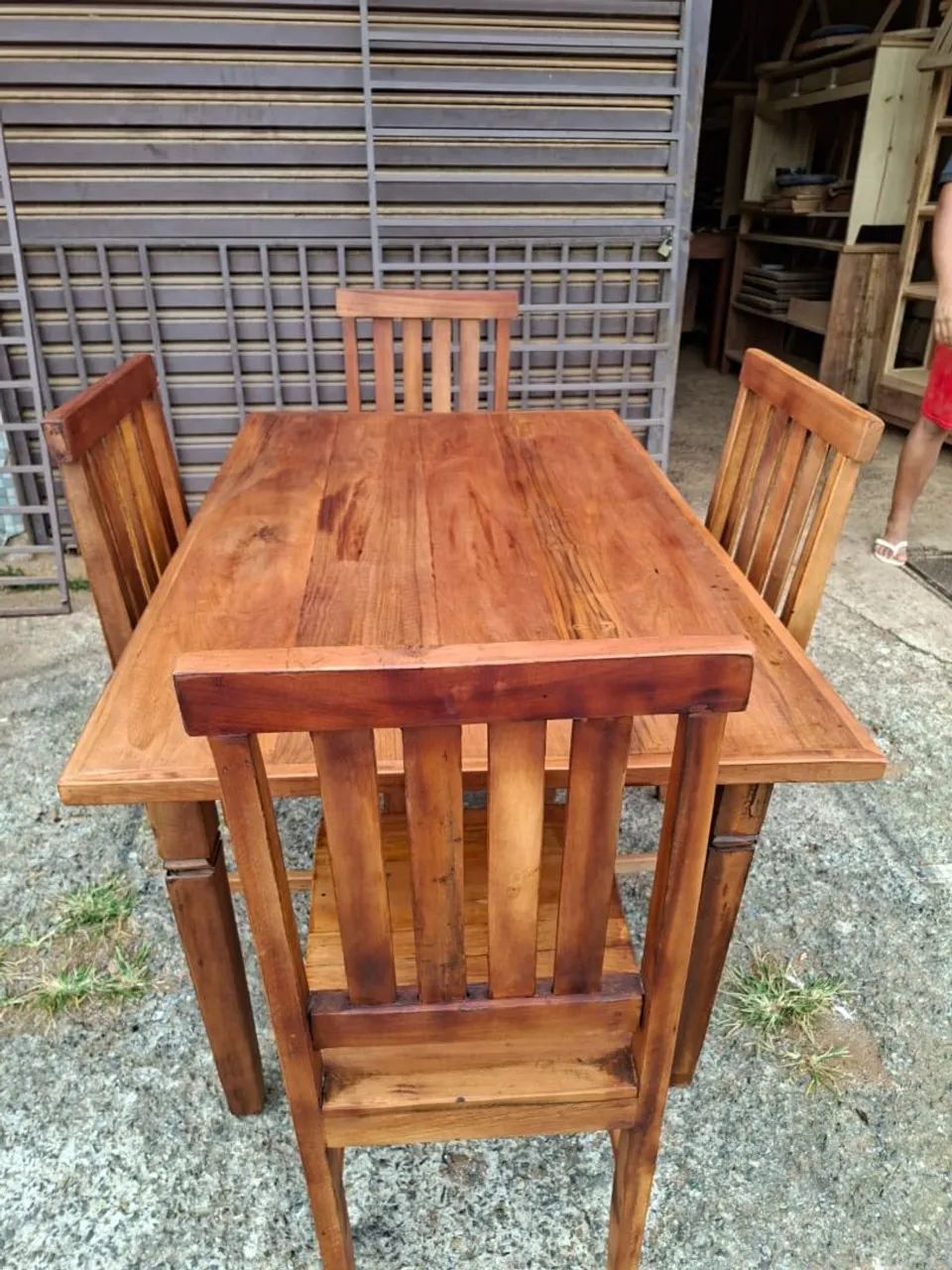 Mesa com 4 cadeiras 