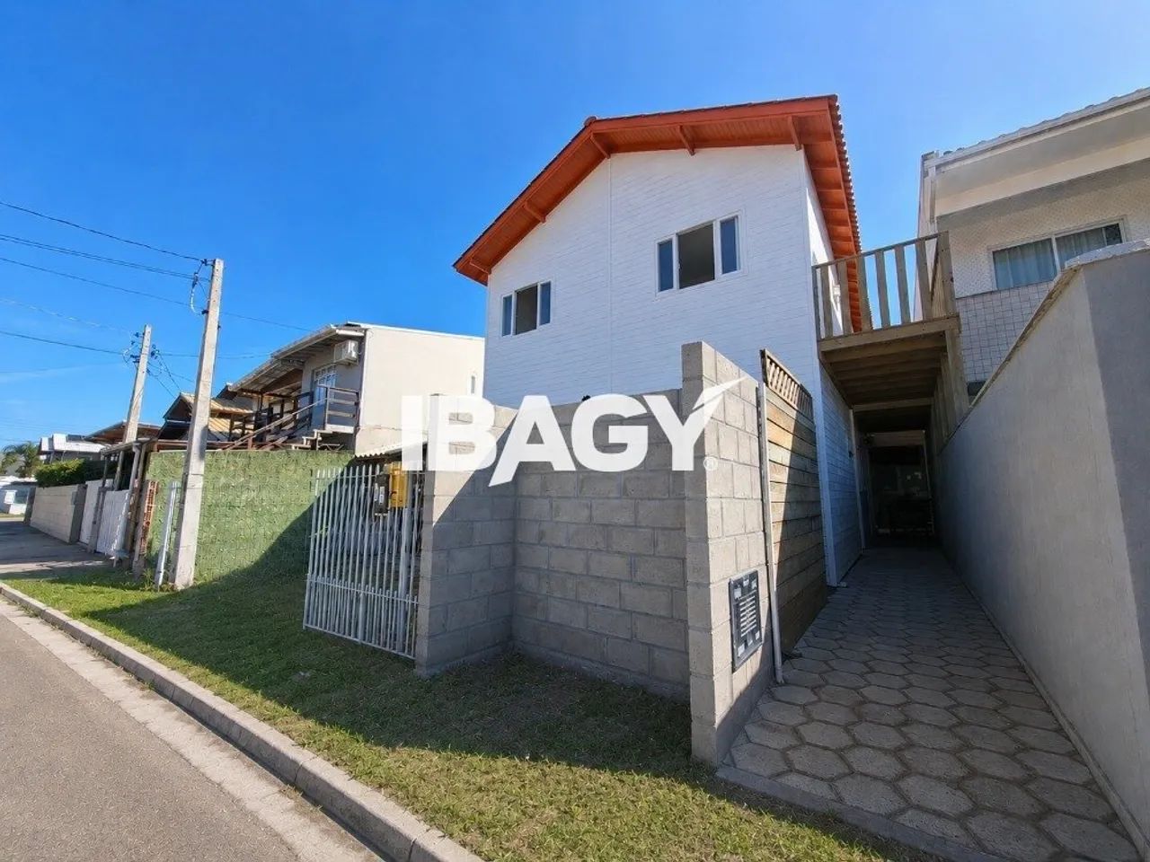 Excelente Apartamento 1 dormitório(s) em Carianos - Florianópolis