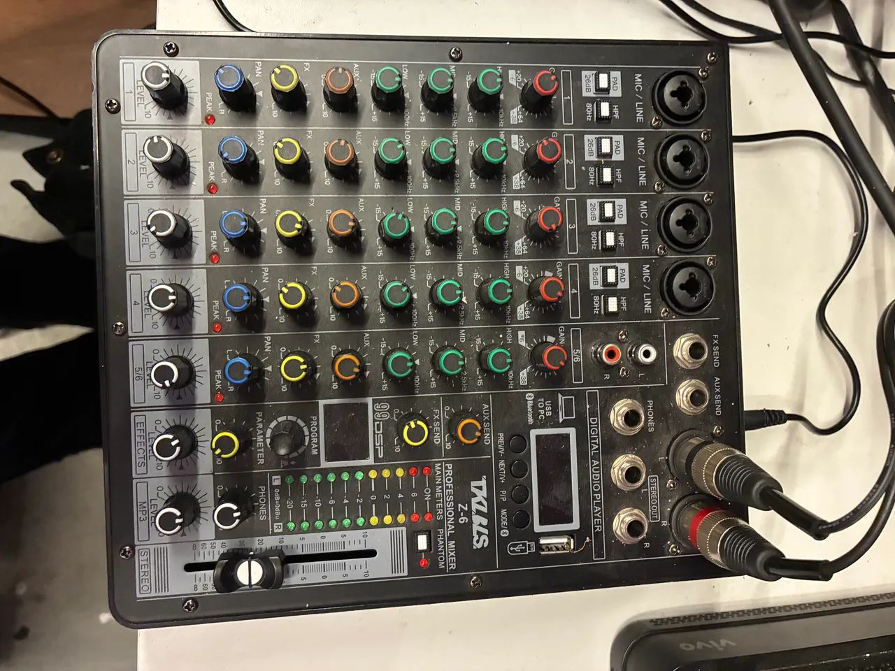 Mesa de Som Tklbls 6 Canais USB e Bluetooth