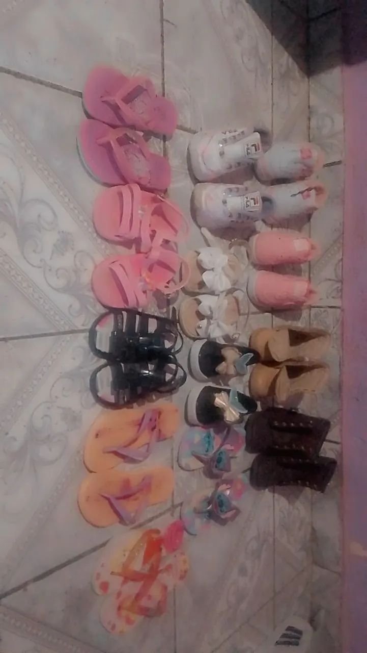 sapatos infantis é chinelos usado - Foto 3