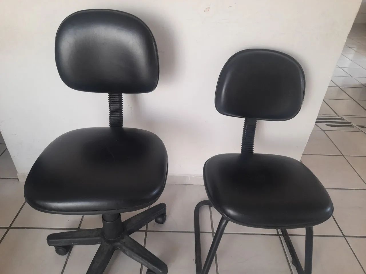 Duas Cadeiras para escritórios 