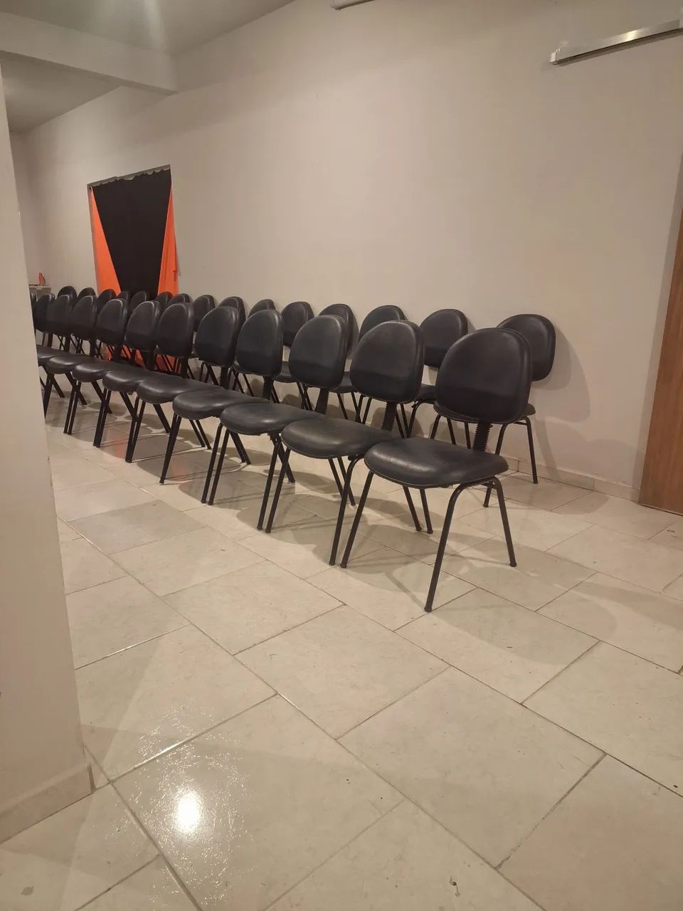 Cadeiras estofadas auditorio - Foto 2