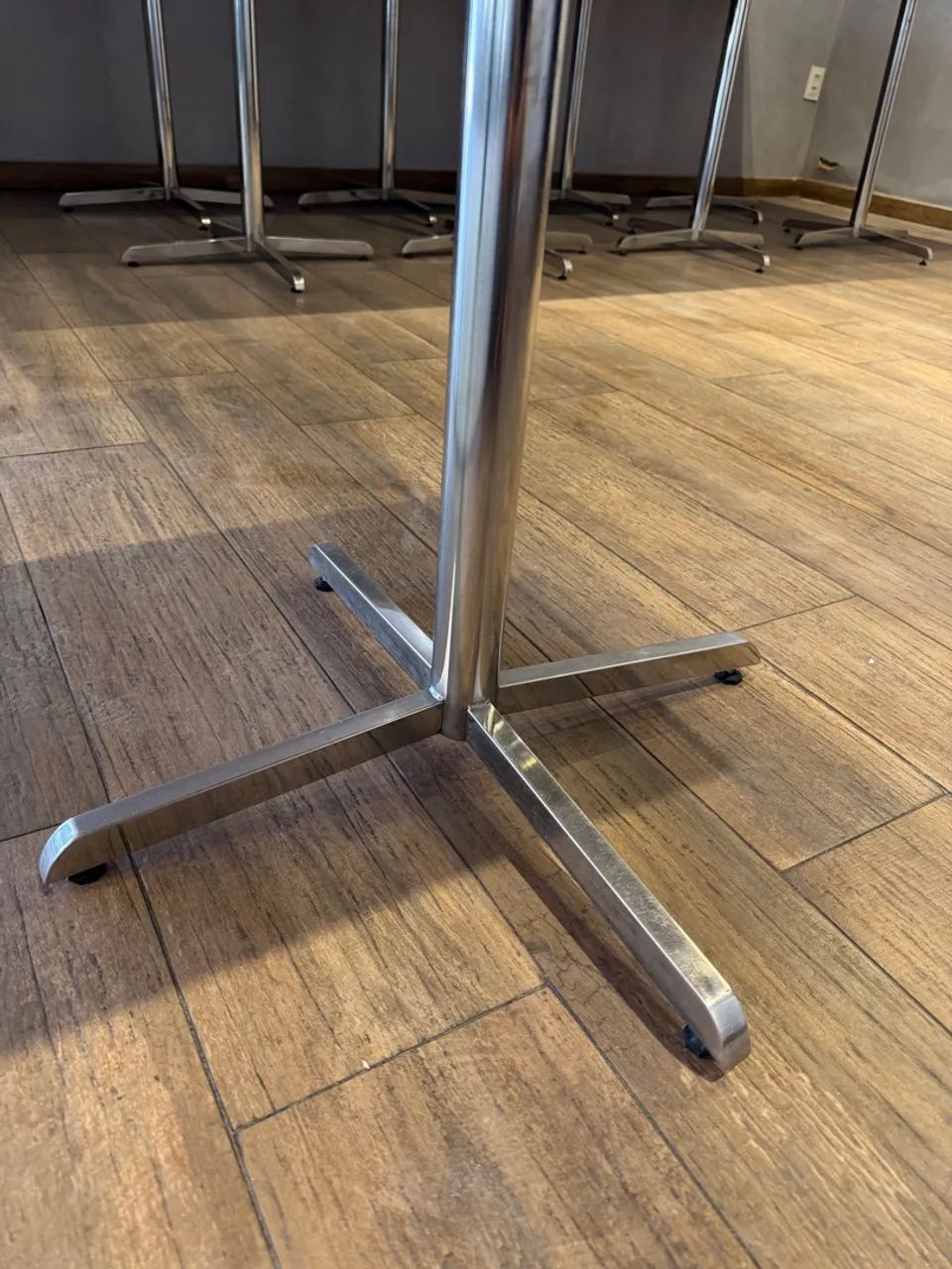 Mesas para restaurante 2 lugares MADEIRA E INOX - Foto 3