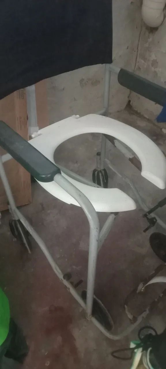 Cadeira de banho X valor 100 reais 