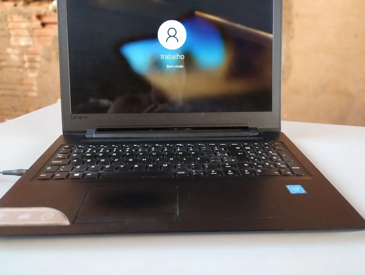 Notebook Lenovo com tela de 17 polegadas 