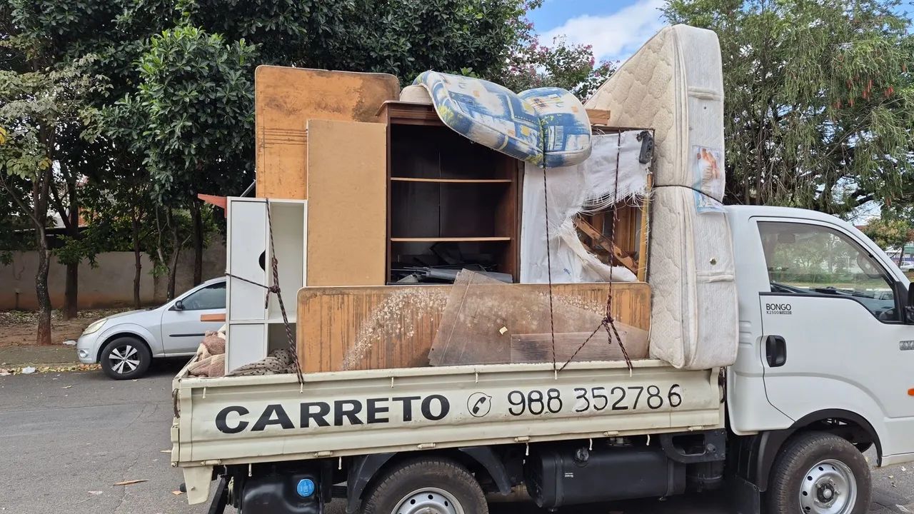 Coleto móveis antigos e faço carreto  - Foto 3