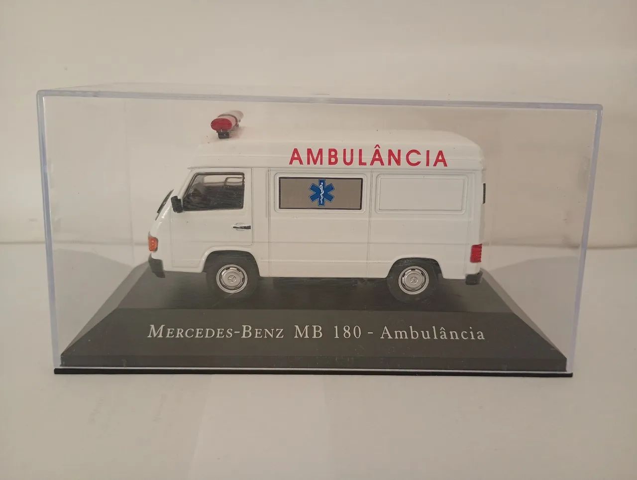 IXO - Miniatura Mercedes MB 180 Ambulância 